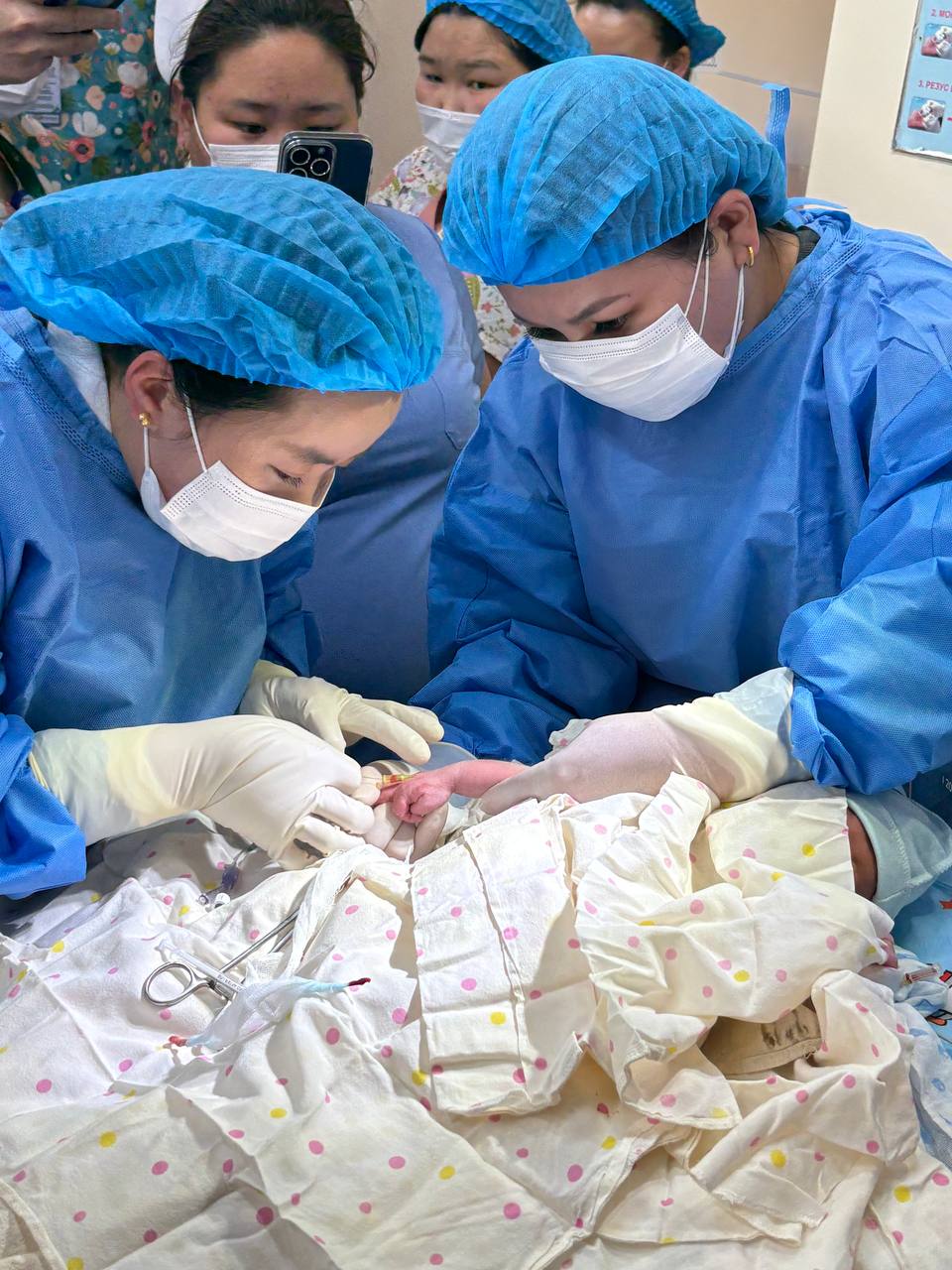 Нярайн захын судсаар төвийн венийн гуурс тавих эмнэлзүйн сургалтыг зохион байгууллаа Нярайн захын судсаар төвийн венийн гуурс тавих эмнэлзүйн сургалтыг зохион байгууллаа