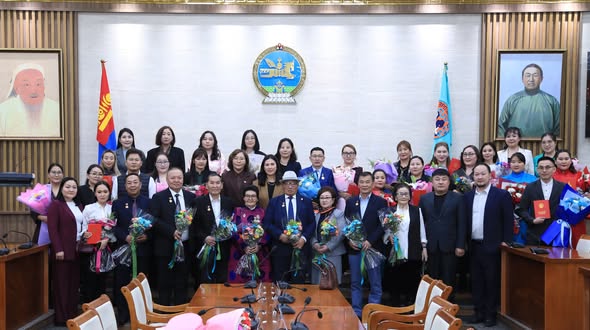 ДЭЛХИЙН ЭМЧ НАРЫН БАЯРЫН ХҮРЭЭНД ДЭЛХИЙН ЭМЧ НАРЫН БАЯРЫН ХҮРЭЭНД