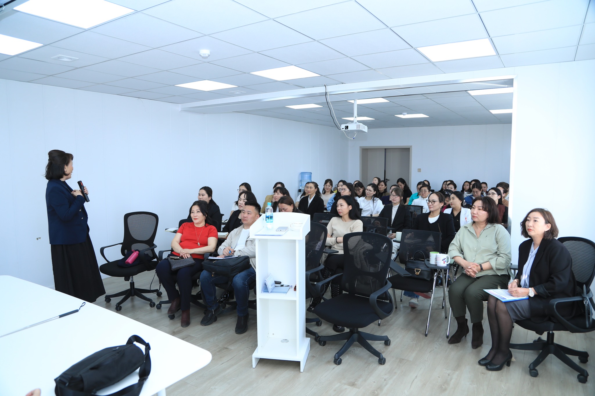 “Харилцааны ур чадварыг дээшлүүлэх” сургалтад хамрагдлаа